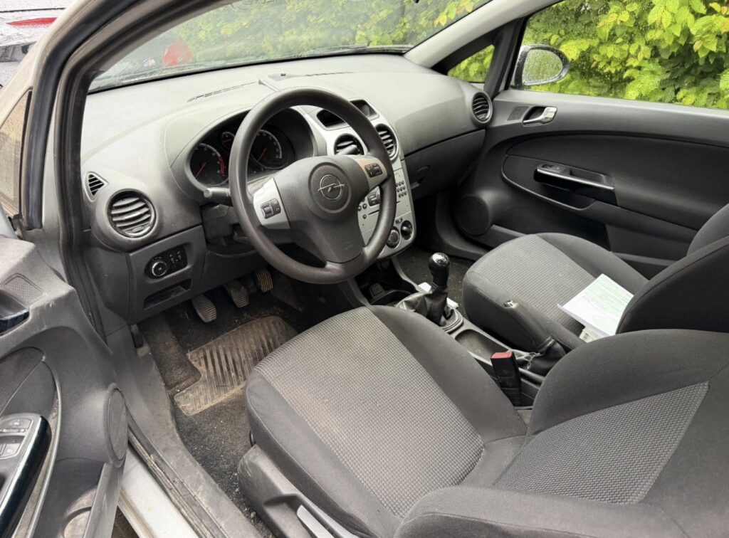 Opel Corsa 2013 1.2 benzine 185.000 km meeneemprijs!