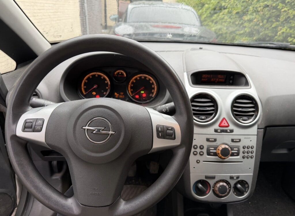 Opel Corsa 2013 1.2 benzine 185.000 km meeneemprijs!