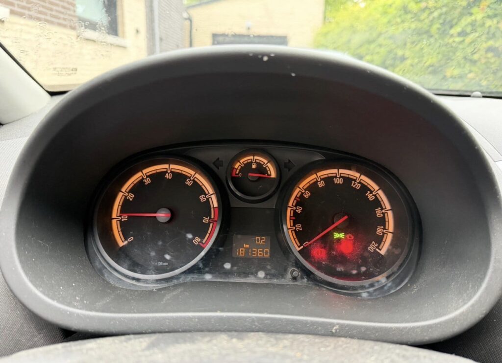 Opel Corsa 2013 1.2 benzine 185.000 km meeneemprijs!